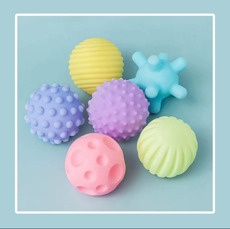 Explorando os Sentidos: Conjunto de 6 Brinquedos Sensoriais para Bebês - Bolas Texturizadas de Massagem e Chocalhos para Estimular o Tato e a Coordenação!